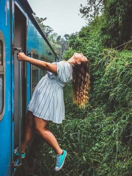 Sri-Lanka-Train-ride-blue-photos-1024x683